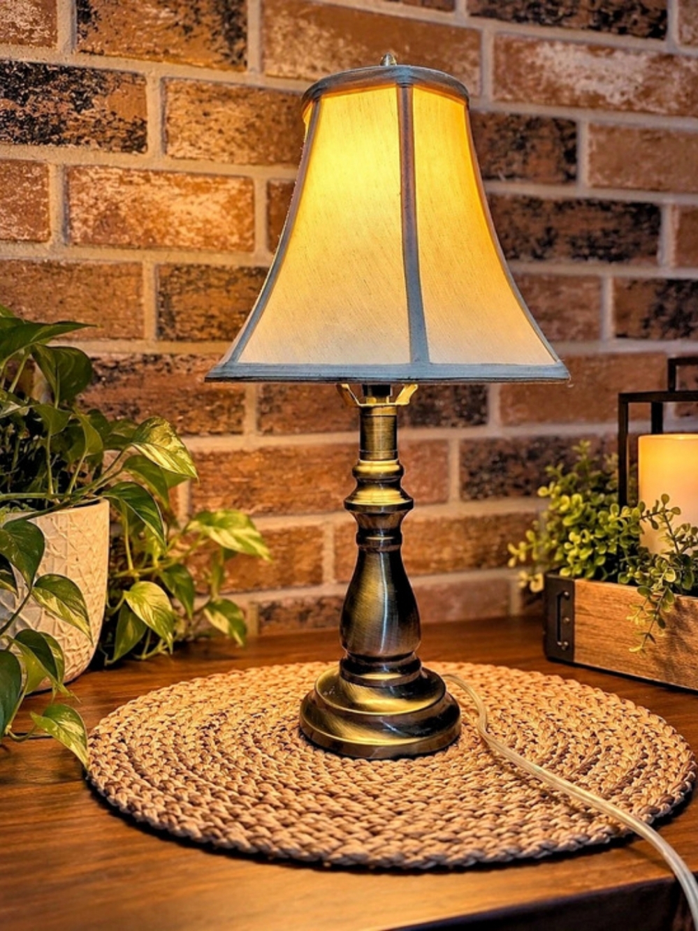 🏠 Vintage-Style Table Lamp – Warm Bronze Finish & Fabric Shade